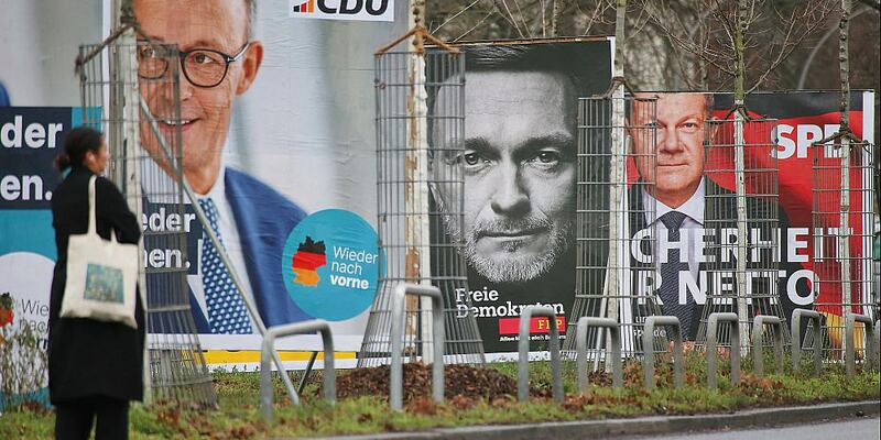 Wahlplakate mit Friedrich Merz, Christian Lindner und Olaf Scholz (Archiv) - Foto: über dts Nachrichtenagentur