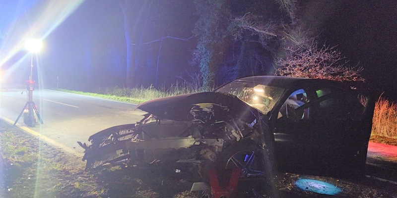 POL-CUX: Verkehrsunfall auf der L134 zwischen Beverstedt und Stubben - PKW massiv beschädigt - Fahrzeugführer leicht verletzt (Foto im Anhang) - Foto: presseportal.de