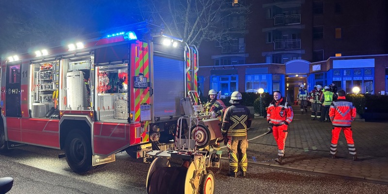 FW Norderstedt: Brand im Lütjenmoor - Feuerwehr rettet eine Person im 4. Obergeschoss - Foto: presseportal.de