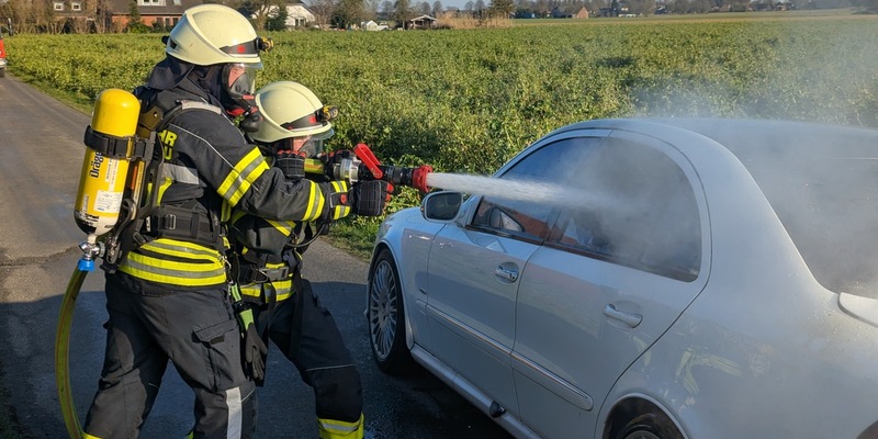 FW-KLE: Fahrzeugbrand - Foto: presseportal.de