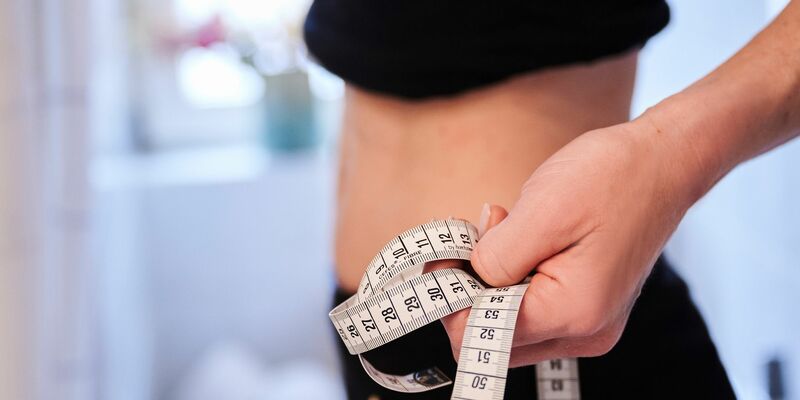 Erfolgreich abnehmen - das wollen viele (Symbolbild) - Foto: Annette Riedl/dpa-tmn/dpa