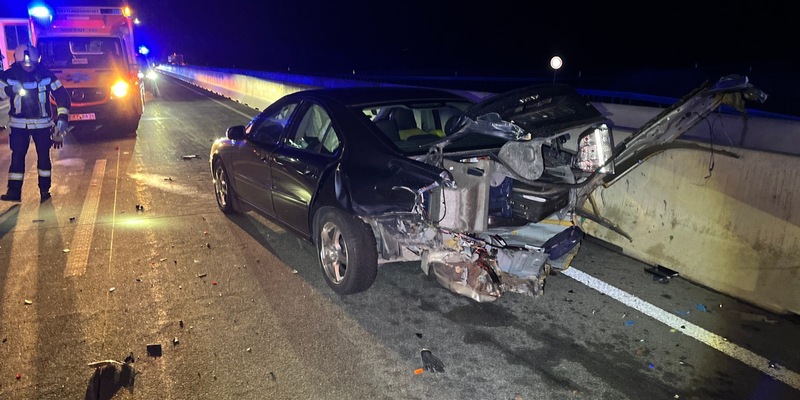 API-TH: Stark alkoholisierter Fahrzeugführer verursacht schweren Unfall auf der Autobahn 9 bei Schleiz - Foto: presseportal.de