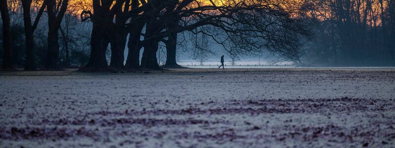 Die Woche startet in Deutschland vielerorts mit Sonne, Nebel und Frost. - Foto: Thomas Banneyer/dpa