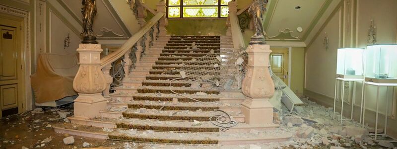 In Odessa sind in der Altstadt, die zum Weltkulturerbe der Unesco gehört, zahlreiche historische Gebäude durch russische Raketenangriffe beschädigt worden. - Foto: Uncredited/Ukrainian Emergency Service/AP/dpa