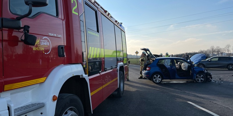 FW Lehrte: Ein Toter, zwei Verletzte und ein qualmender Papierkorb, Einsatzkräfte der Stadtfeuerwehr am Sonntag gefordert - Foto: presseportal.de