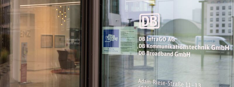 Für die Sanierung der Infrastruktur wurde bei der Bahn eine neue Gesellschaft gegründet - die DB InfraGo verbleibt aber unter dem Dach des Konzerns. (Archivbild) - Foto: Helmut Fricke/dpa