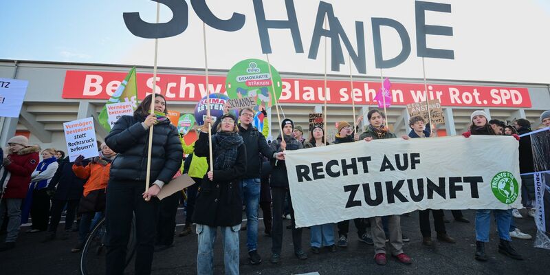 Zum Bundesparteitag der CDU ist die Polizei mit Hunderten Beamten im Einsatz. - Foto: Sebastian Christoph Gollnow/dpa