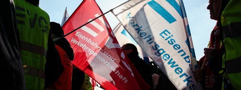 Die EVG kämpft seit Jahren gegen eine mögliche Aufspaltung der Bahn. - Foto: Hannes P. Albert/dpa