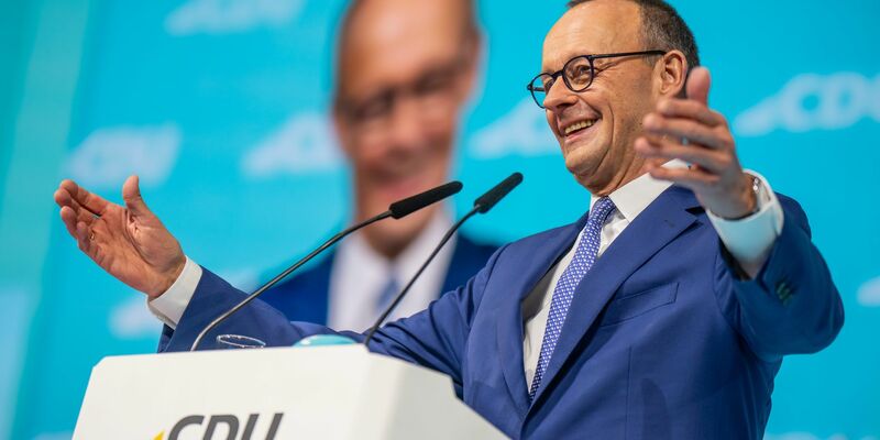 Trotz der teils massiven Kritik an der CDU und Merz persönlich - der Unionskanzlerkandidat fordert seine Partei auf, «den Kurs zu halten». - Foto: Michael Kappeler/dpa