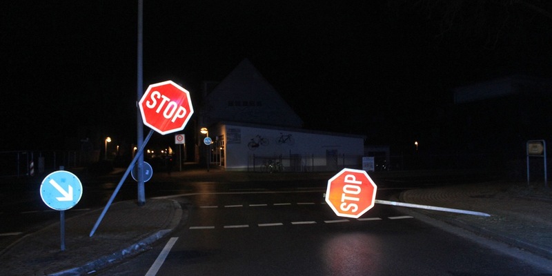 POL-VIE: Grefrath: Mehrere Verkehrsschilder umgeknickt - Haben Sie etwas beobachtet? - Foto: presseportal.de