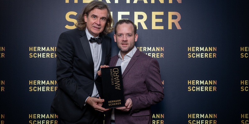 Wenn Worte Brücken bauen: Henrik Lehnhardt triumphiert beim Speaker Slam in Wiesbaden - Foto: presseportal.de