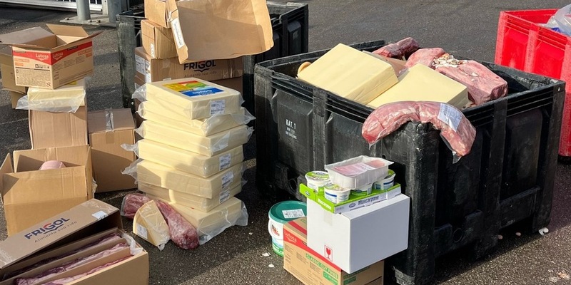 POL-DN: Polizei stoppt Lebensmitteltransporter mit defekter Kühlung - 850 kg Ware entsorgt - Foto: presseportal.de