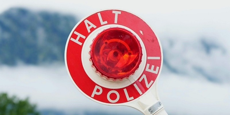 Bundespolizeidirektion München: Durch die Staatsanwaltschaft gesucht, durch die Bundespolizei festgenommen - Foto: presseportal.de