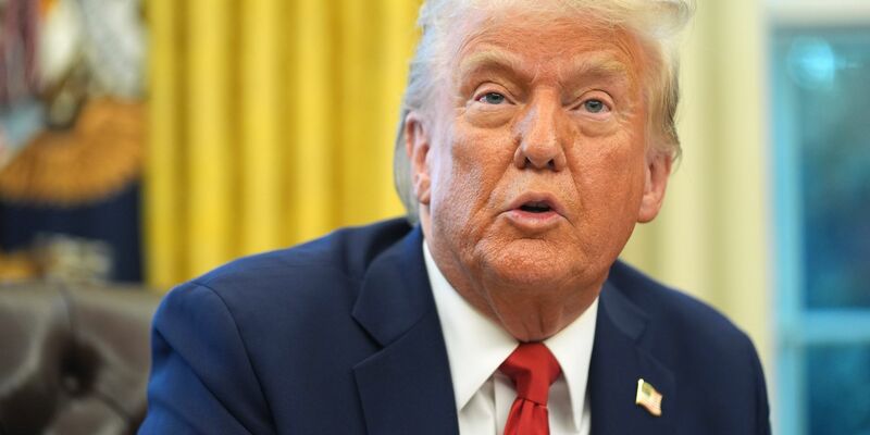 Die von US-Präsident Trump angedrohten Strafzölle gegen Mexiko, Kanada und China würden nach Berechnungen des Ifo-Instituts auch der US-Wirtschaft schaden - Foto: Evan Vucci/AP/dpa