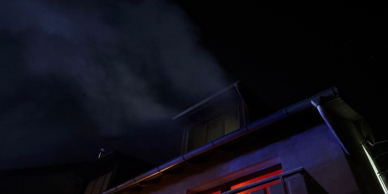 FW-DT: Brand in Reihenendhaus - Zwei Personen betreut - Foto: presseportal.de