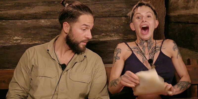 Pierre sammelte in einem Tunnel Unterwasser zwei Sterne. - Foto: Folge 18_011/-/dpa