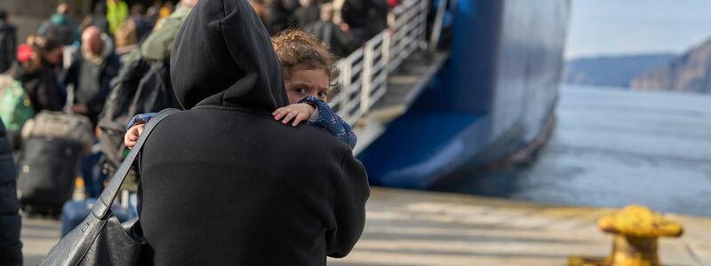 Die Fähren nach Athen sind ausgebucht. - Foto: Petros Giannakouris/AP/dpa