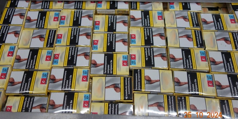 HZA-N: Deutsch - niederländische Kooperation: Nürnberger Zoll stößt Verhaftungen nach Zigarettenschmuggel an - Foto: Zoll, presseportal.de