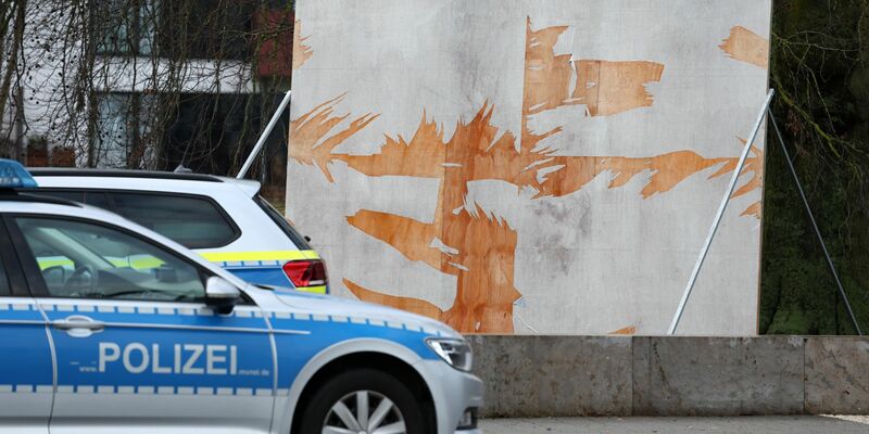 Politiker und Politikerinnen werden immer öfter Opfer von gewalttätigen Angriffen. (Symbolbild) - Foto: Bernd Wüstneck/dpa