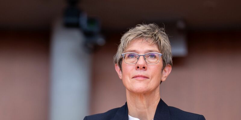 Die ehemalige CDU-Chefin Annegret Kramp-Karrenbauer verabschiedet sich aus Protest aus dem Zentralkomitee der deutschen Katholiken. (Archivbild) - Foto: Michael Kappeler/dpa