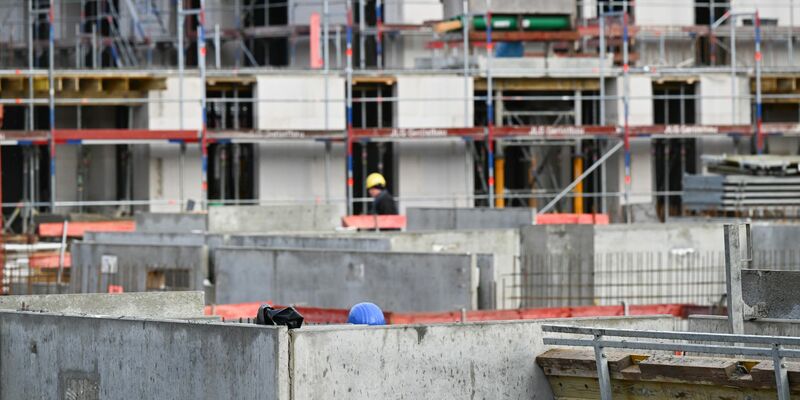 Der Wohnungsbau in Deutschland kommt seit Jahren nicht ausreichend voran. (Archivbild) - Foto: Bernd Weißbrod/dpa