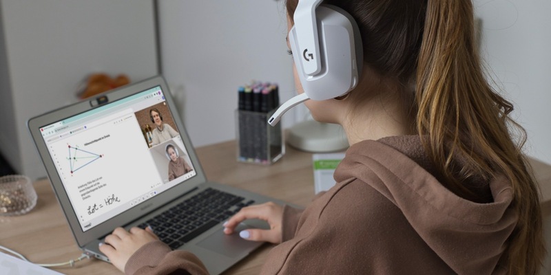 Studienkreis Online-Nachhilfe auf Platz eins - Stiftung Warentest: Nachhilfeinstitut erhält unter sieben Anbietern die höchste Bewertung - Foto: Studienkreis/B. Beuermann / Weiterer Text über ots und www.presseportal.de/nr/74867 / Die Verwendung dieses Bildes für redaktionelle Zwecke ist unter Beachtung aller mitgeteilten Nutzungsbedingungen zulässig und dann auch honorarfrei. Veröffentlichung aus