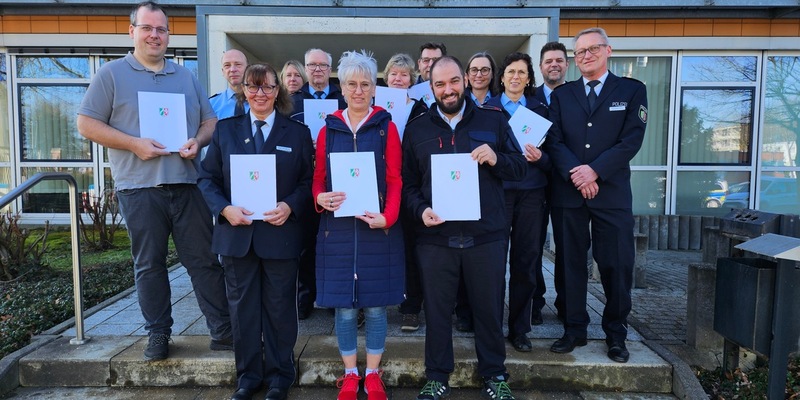 POL-DN: Ehrung für das Dürener Crash Kurs NRW-Team: Innenminister Reul würdigt Präventionsarbeit - Foto: presseportal.de