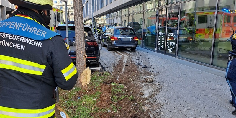 FW-M: Radfahrer bei Verkehrsunfall verletzt (Maxvorstadt) - Foto: presseportal.de