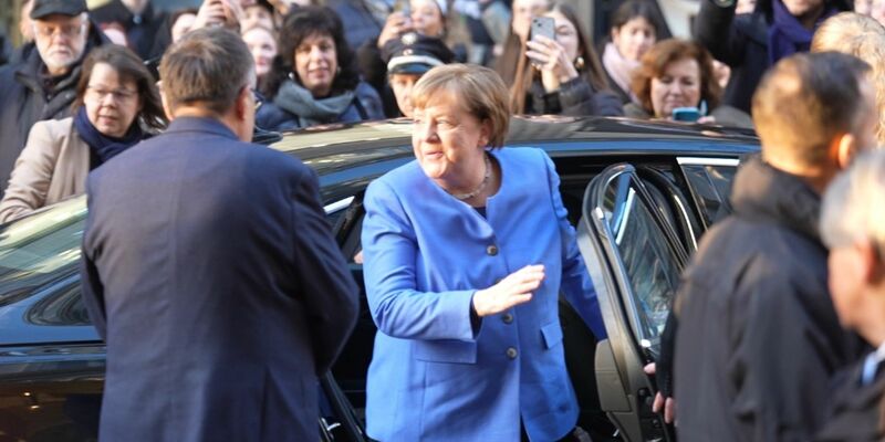 Merkels Memoiren stoßen nicht nur bei ihren Fans auf Interesse.  - Foto: Marcus Brandt/dpa