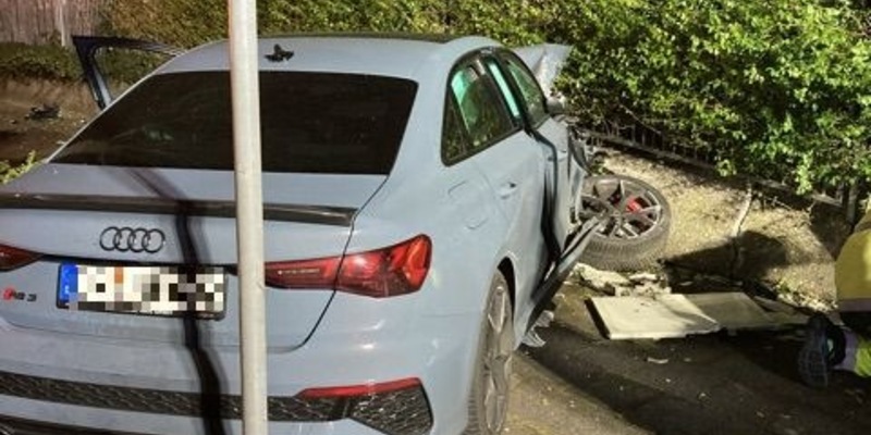 POL-OF: Audi prallt unter anderem gegen Stromkasten und Mauer: Mutmaßlicher Fahrer stand unter Alkoholeinfluss - Foto: presseportal.de