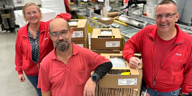 Danfoss spart jährlich 300 Tonnen Plastik, senkt Transportkosten und optimiert Lagerlogistik mit nachhaltiger Verpackungslösung von Smurfit Westrock - Foto: presseportal.de