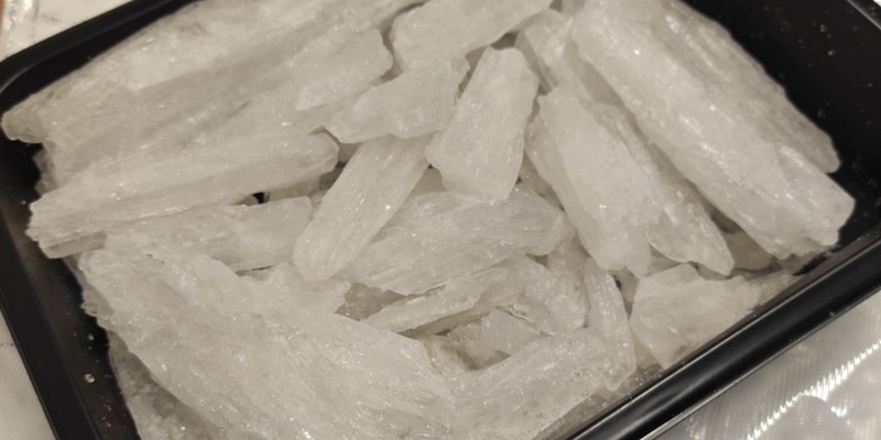 ZOLL-DD: GER Westsachsen stellt 20 kg Methamphetamin, 1 kg Marihuana, 42.200 Euro, 1 KFZ, 1 Schreckschusspistole und mehrere gefälschte 100 Euro-Banknoten sicher, 1 mutmaßlicher Drogendealer wird festgenommen - Foto: presseportal.de