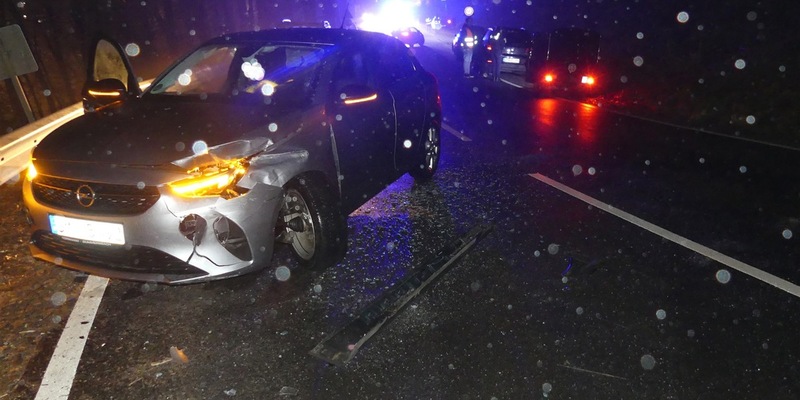 POL-GM: Nach Kollision überschlagen - Foto: presseportal.de