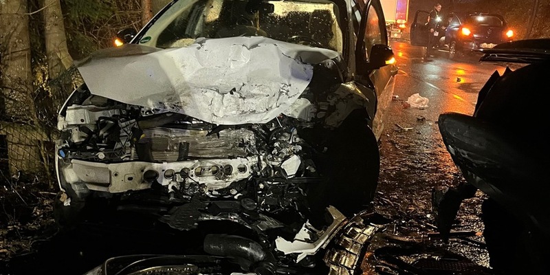 POL-GM: Verkehrsunfall fordert drei verletzte Autofahrer - Foto: presseportal.de