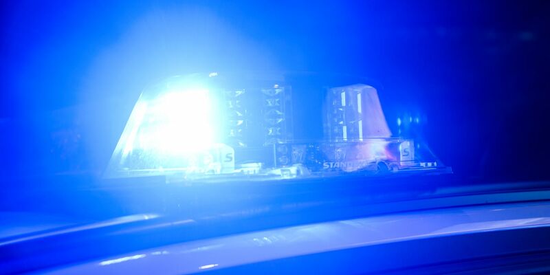 Die Polizei hat die Ermittlungen aufgenommen. (Symbolbild)  - Foto: Julian Stratenschulte/dpa