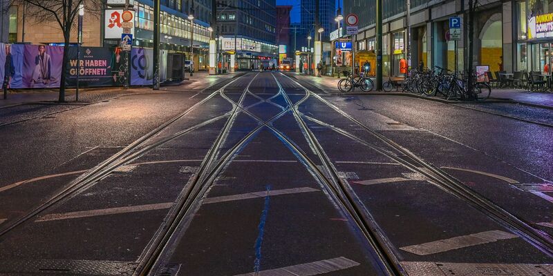Erneut will die Gewerkschaft Verdi per Warnstreik den Nahverkehr in Berlin weitgehend lahmlegen. (Archivbild) - Foto: Fariha Farooqui/dpa