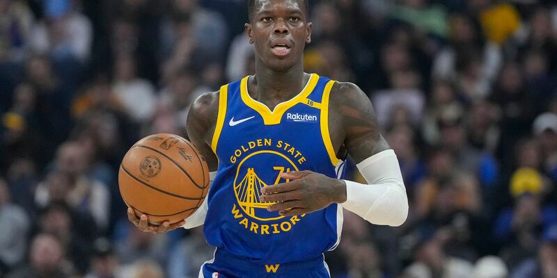 Nationalmannschaftskapitän Dennis Schröder muss offenbar schon wieder umziehen.  - Foto: Jeff Chiu/AP/dpa