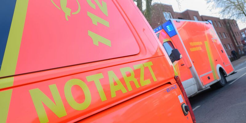 Zahlreiche Menschen werden verletzt. (Symbolbild) - Foto: Julian Stratenschulte/dpa