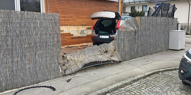 FW-M: Abseits der Straße (Maxhof) - Foto: presseportal.de