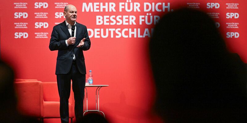 Bundeskanzler Olaf Scholz (SPD) hält nichts von Trumps Vorschlag, Palästinenser aus dem Gazastreifen umzusiedeln.  - Foto: Bernd Weißbrod/dpa