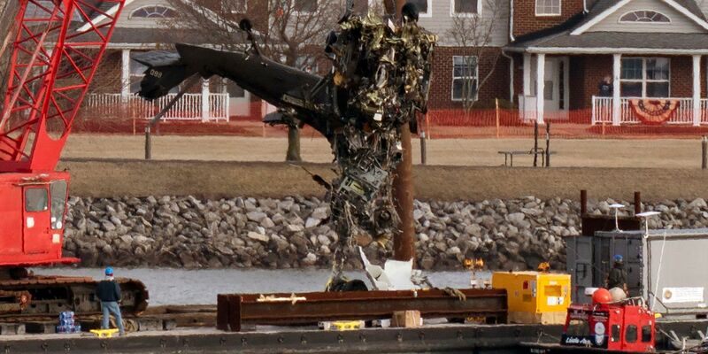 Das Ortungssystem des Unglückshubschraubers soll bei dem Absturz in Washington abgeschaltet gewesen sein. - Foto: Jose Luis Magana/AP/dpa