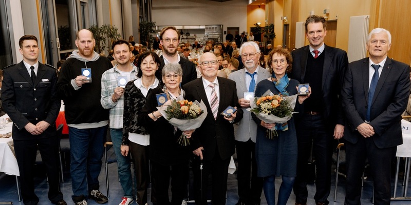 POL-KS: 25. Kasseler Polizeimedaille an couragierte Bürgerinnen und Bürger verliehen - Foto: presseportal.de