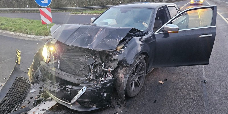 POL-WHV: Schwerer Verkehrsunfall auf der B436 in Sande - Foto: presseportal.de