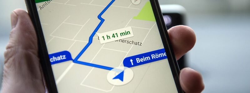 Über zwei Milliarden Nutzer pro Monat verwenden Google Maps, um Orte zu lokalisieren oder sich navigieren zu lassen - Foto: picture alliance / Armin Weigel/dpa