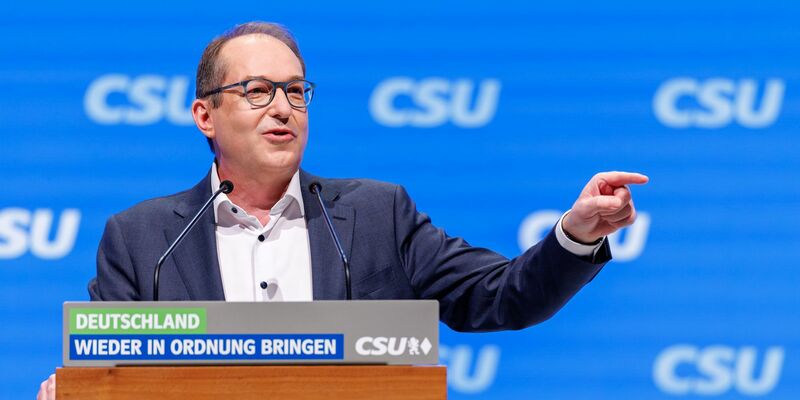 Kanzlerkandidat Merz will als Kanzler «Präsenzpflicht» bei europäischen Beratungen verordnen.  - Foto: Daniel Karmann/dpa