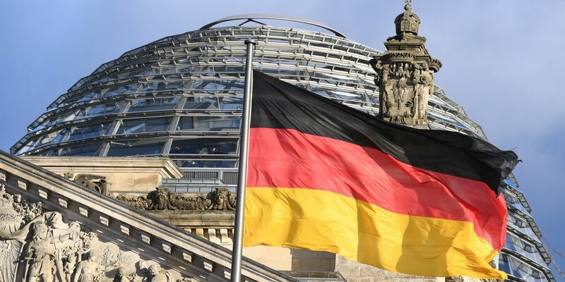 In zwei Wochen wird der Bundestag neugewählt - die Rangfolge der Parteien in der Wählergunst blieb laut Umfragen zuletzt weitgehend stabil. (Archivbild) - Foto: Soeren Stache/dpa