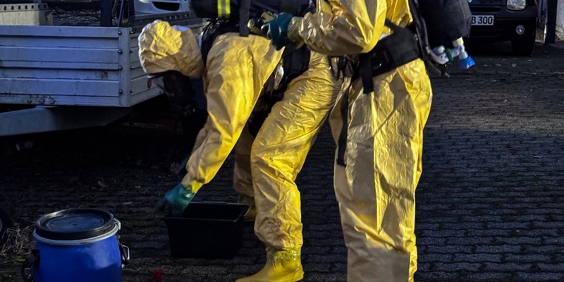 FW Wenden: Gefahrstoffeinsatz in Hünsborn / Buttersäure in Gebäude - Foto: presseportal.de