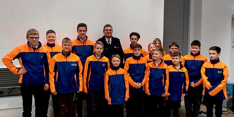 FW Drolshagen: Jahresdienstbesprechung der Feuerwehr der Stadt Drolshagen: Ehrungen für langjährige Mitgliedschaften - Wechsel an der Spitze der Jugendfeuerwehr - Foto: presseportal.de