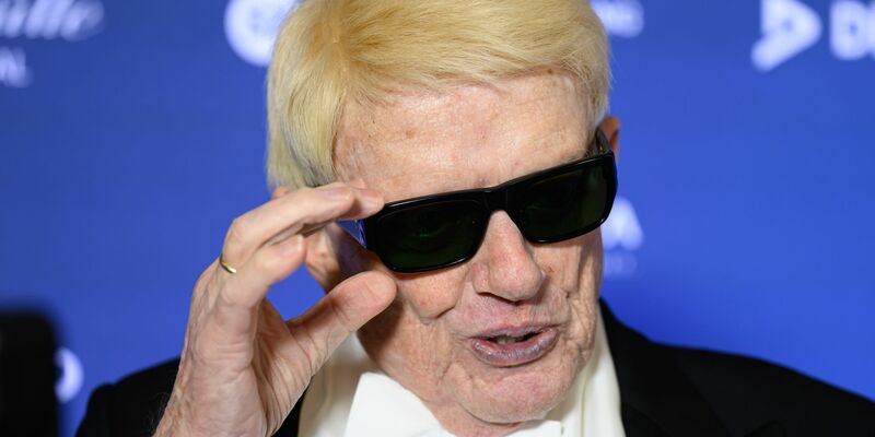 Heino geht mit seinen Hits auf Tournee und der Nationalhymne  - Foto: Robert Michael/dpa