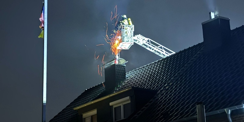 FW-KLE: Kaminbrand in Düffelward - Foto: presseportal.de
